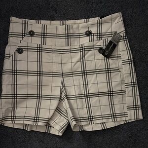 Express High Waist Black and White Plaid Shorts
Send offers, Ask questions.